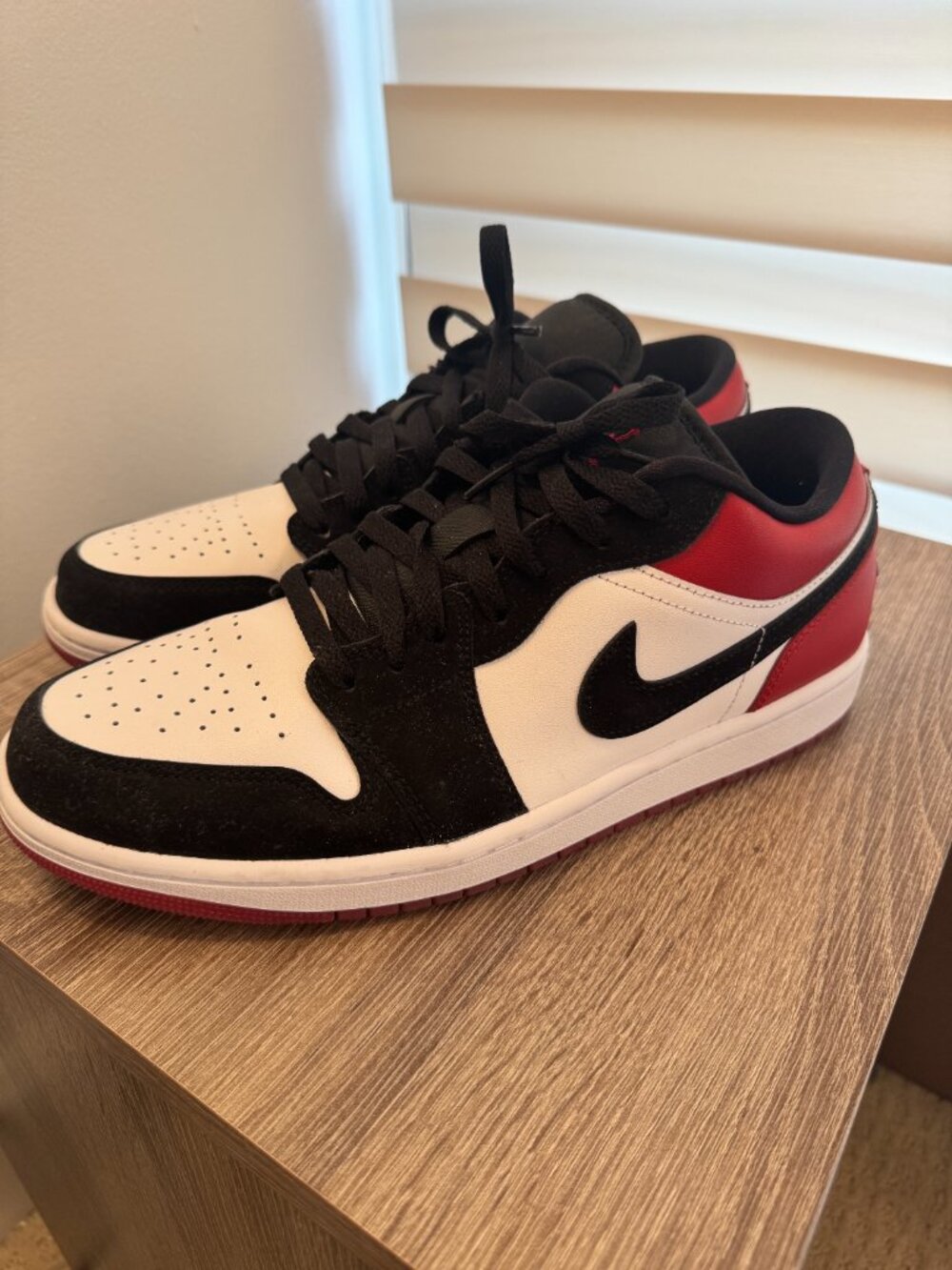 Air Jordan 1 Low 'Black Toe' Mens 10.5